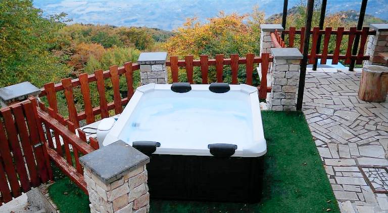 Vacation home with hot tub — photo 3