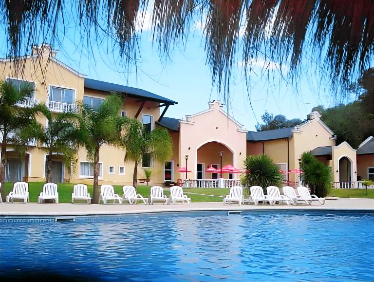 Howard Johnson Pilar Resort Spa & Convention Center