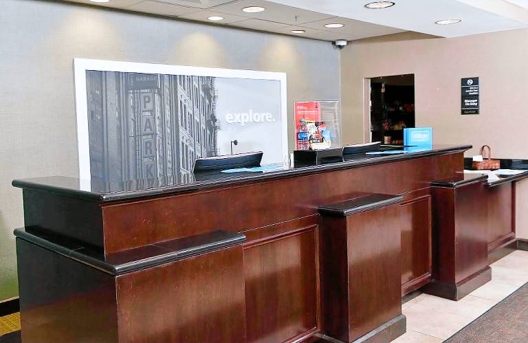 Hampton Inn & Suites Alexandria — photo 4