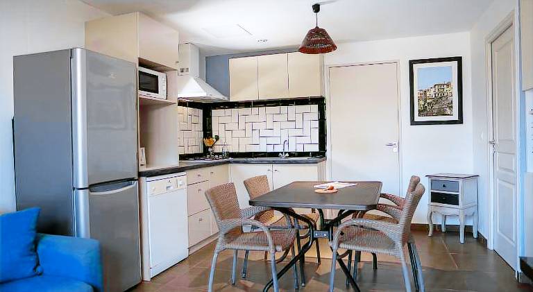 Child-friendly wonderful serviced apartment with pool, grill & yard | Pets are welcome — photo 4