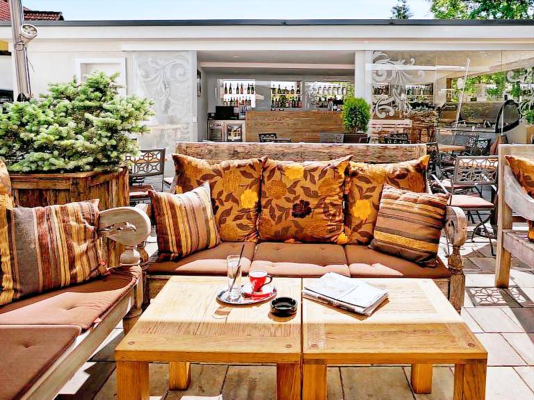 Dvor Tacen Bed & Breakfast — photo 3