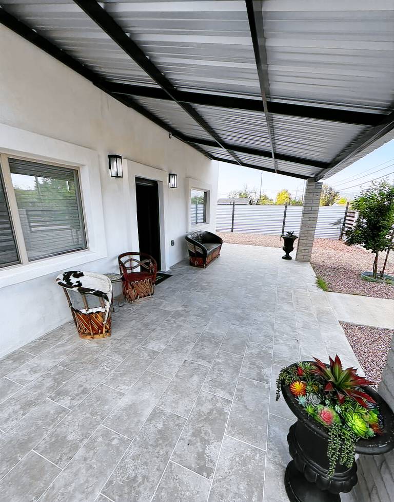 House with yard in Tucson, AZ