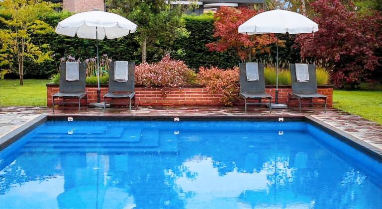 Villa with pool — photo 3