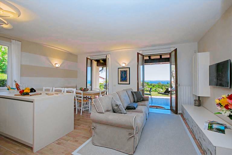 Children-friendly chalet with terrace, yard & BBQ | Pets are welcome in Manerba del Garda