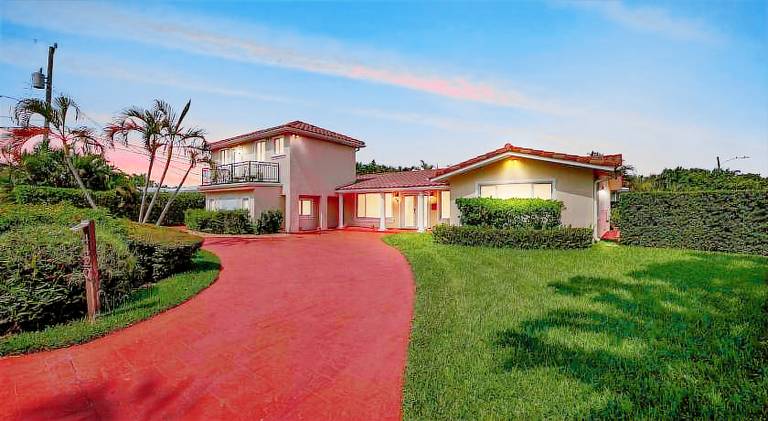 Stylish 2br 3ba with Heated Pool plus Beach Walkable — photo 4