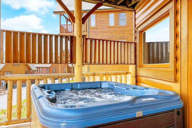 Stunning Mountain Views Game Room Pet Friendly Hot Tub WiFi — photo 3