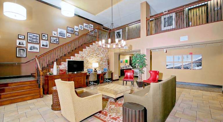 Russell Inn and Suites — photo 3