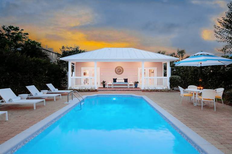Vacation home with barbeque, terrace & private pool — photo 3