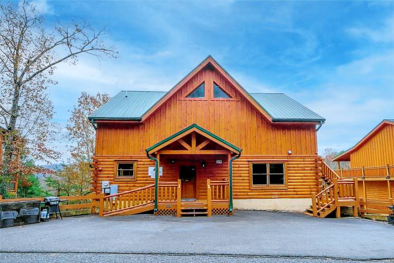 Children-friendly spacious cabin with pool, barbeque & jacuzzi | Mountain view | Pets are welcome — photo 4