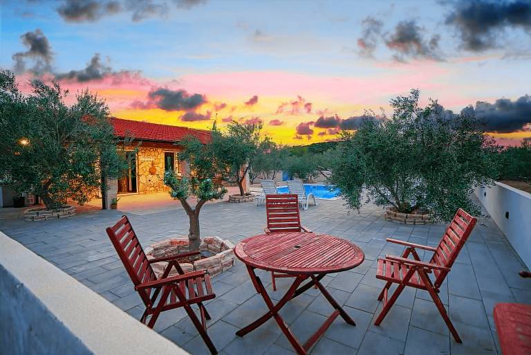 Children-friendly vacation home with terrace, garden & private pool | Pets allowed — photo 2