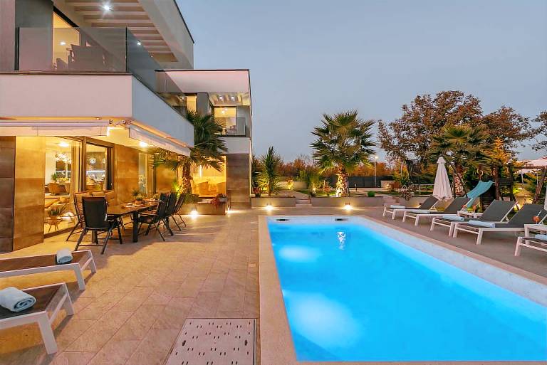 Children-friendly wonderful villa with terrace, barbeque & private pool | Pets are welcome — photo 3