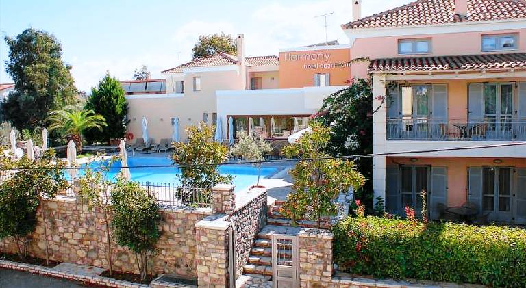 Charming serviced apartment with garden, patio & pool | Dogs allowed — photo 4