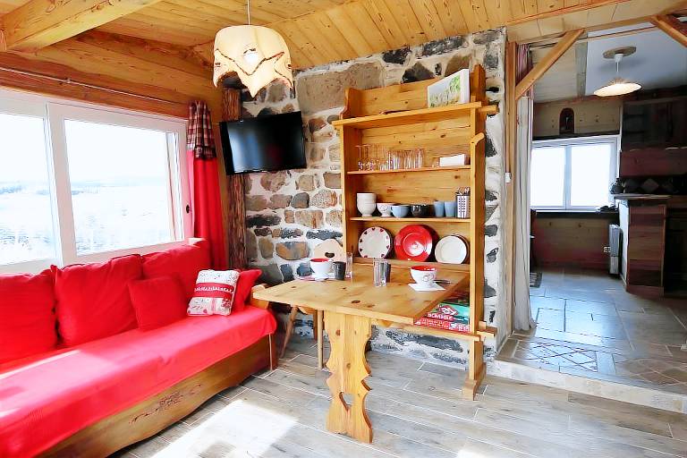Gîte La Bergerie: Mountain View, Private Terrace, and Wi-Fi — photo 4