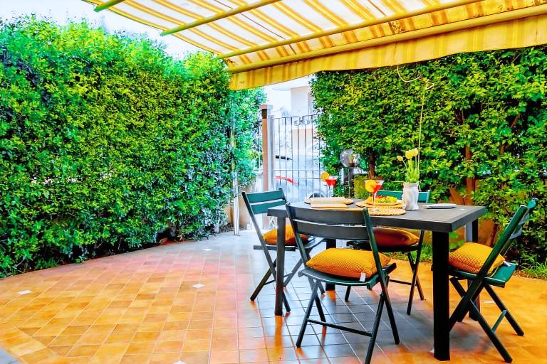 Beautiful holiday apartment with yard & terrace | Beach view | Beach nearby | Pet-friendly — photo 2
