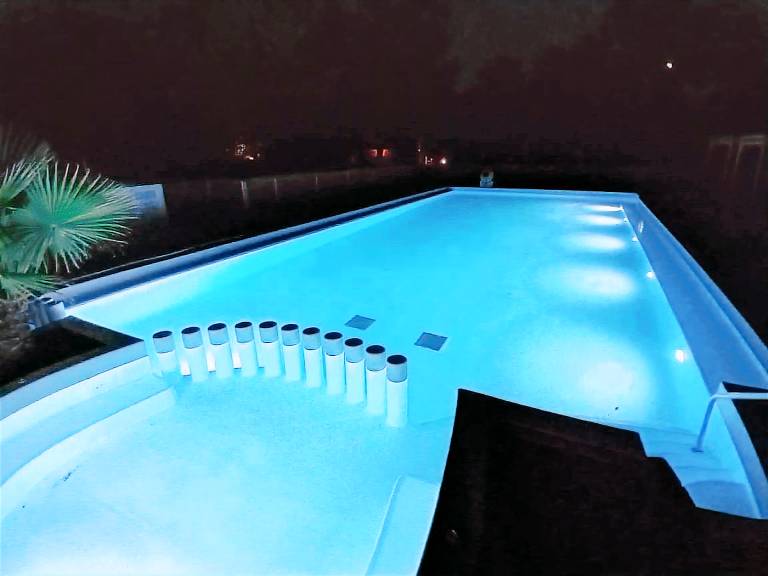 Camping suite with private pool — photo 2