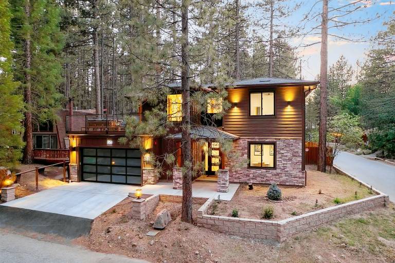 Family-oriented vacation home with private pool & terrace | Ski nearby | Pets allowed — photo 2