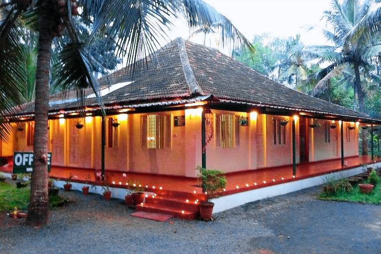 Palm Grove Service Villa