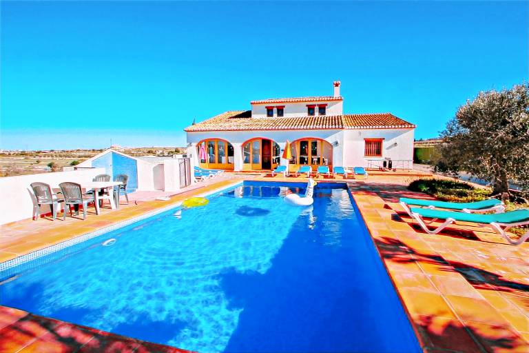 Fully equipped villa with private pool, patio & yard | Mountain view | Suitable for remote work | Dogs allowed in Mora