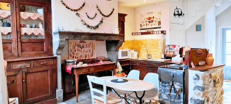 Family-oriented cottage with patio, garden & fast internet | City view | Suitable for remote work | Pet-friendly — photo 4