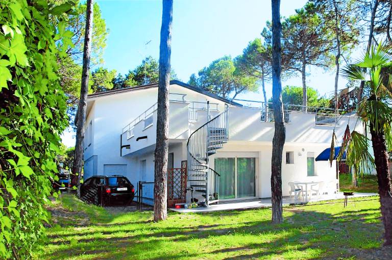 Nice house with barbeque, yard & jacuzzi | Pets allowed — photo 2