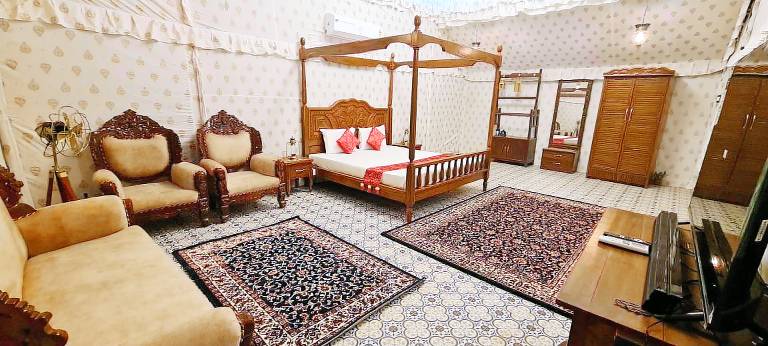 Villa with barbeque, yard & pool | Pets allowed in Nashik
