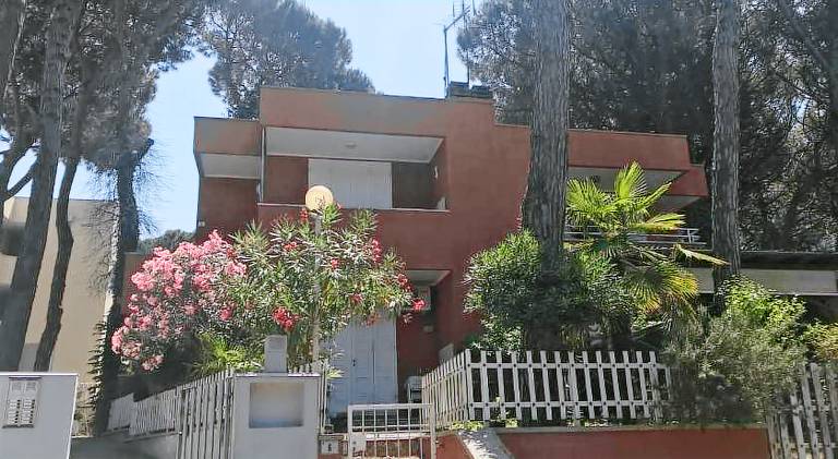 Lovely holiday apartment with terrace | Close to the beach | Pet-friendly in Rovigo