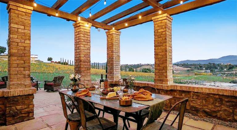 Ample villa with hot tub | Perfect for remote work | Pets allowed — photo 5