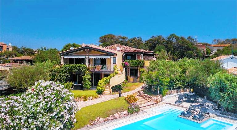 Fully equipped house with hot tub, terrace & pool | Beach nearby | Pets allowed in Olbia