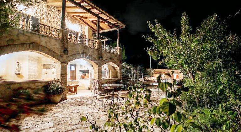 Fully equipped villa with garden, BBQ & private pool | Pet-friendly — photo 5