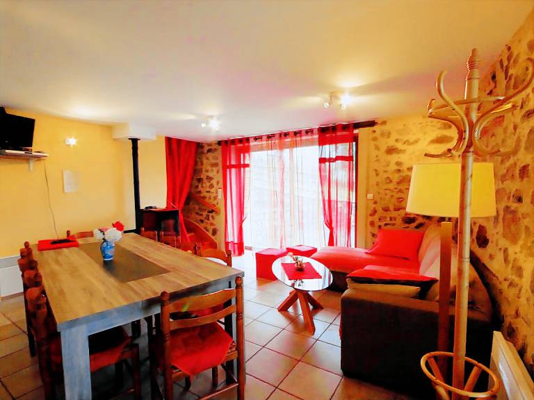 Cottage with grill & yard — photo 3