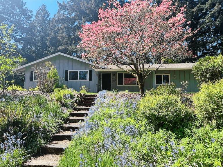 Family-oriented nice vacation home with yard | Pet-friendly — photo 3