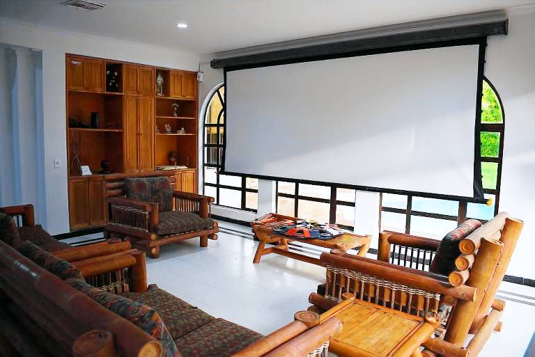 House with yard, pool & barbeque | Water view — photo 4