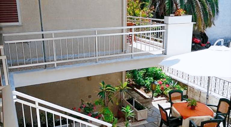 Serviced apartment with terrace — photo 4