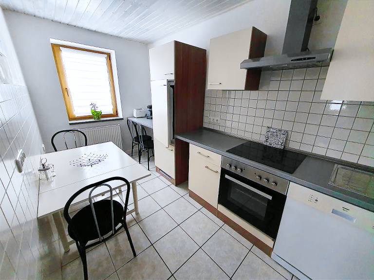 Family-oriented charming apartment with BBQ, patio & garden | Mountain view | Pets allowed — photo 5