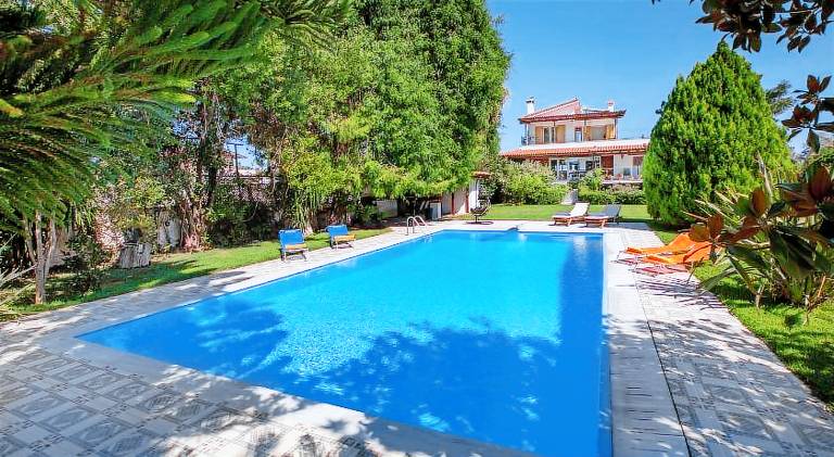 Βίλα  Παραλία Μαραθώνα