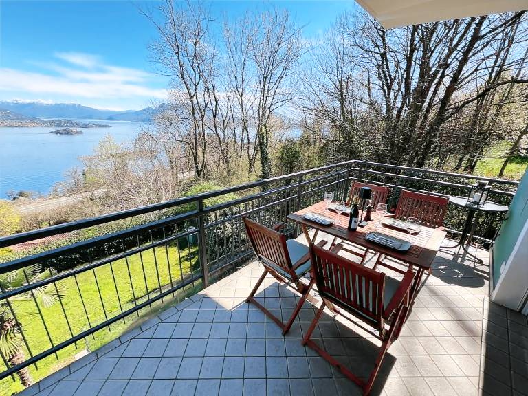 Holiday apartment with grill, yard & patio — photo 2