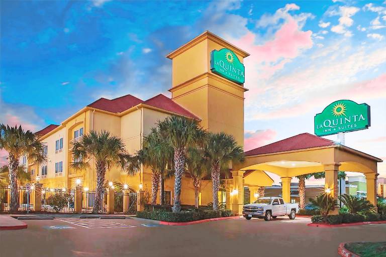 La Quinta Inn & Suites by Wyndham Beaumont West in Beaumont, TX
