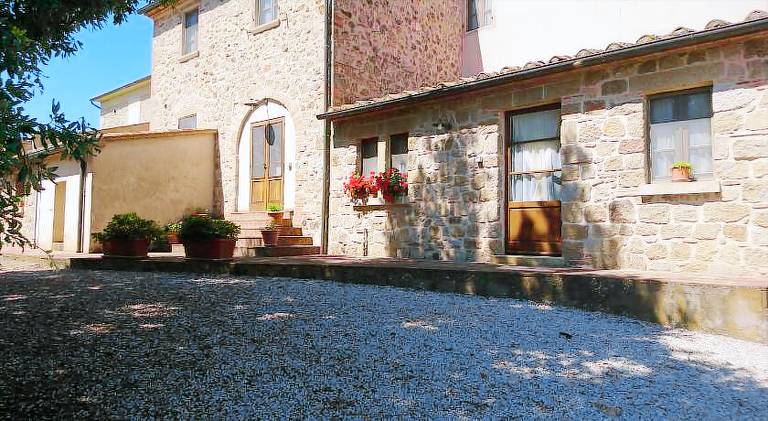 Charming farm with patio, barbecue & yard | Pets allowed — photo 4