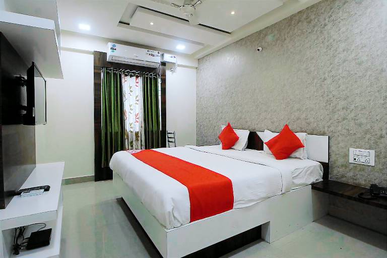 OYO 38770 Hotel Regal Residency