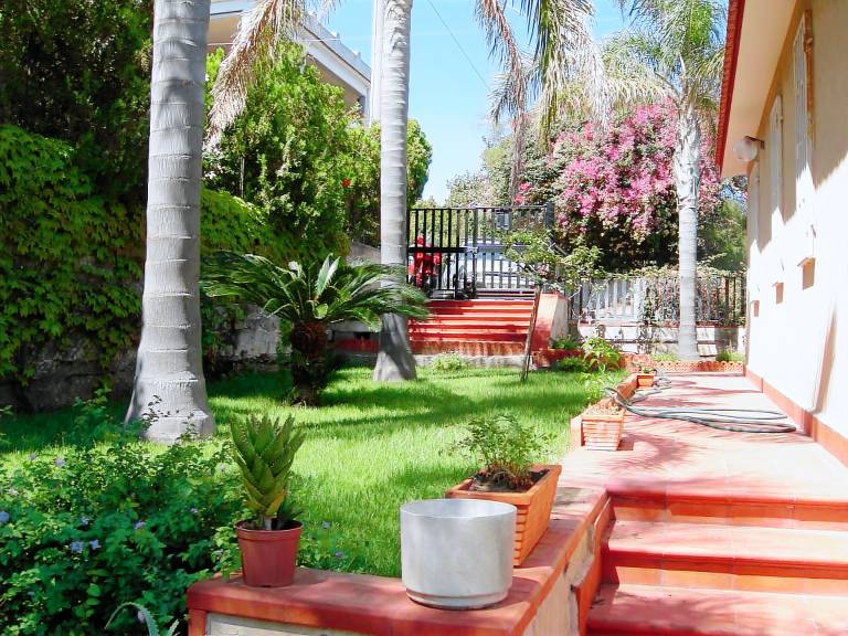 Charming house with terrace, fast internet & yard | Sea view | Close to the beach | Pets allowed — photo 5