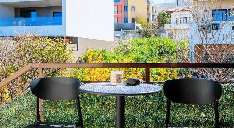 Apartment with patio — photo 5