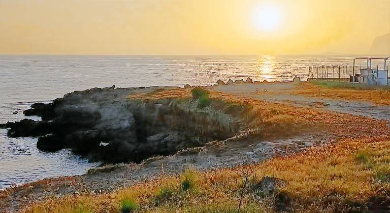 LA TERRAZZA SUL MARE camera vicino aereoporto&mare SICILIAN VINTAGE STYLE SEASIDE ROOM — photo 5