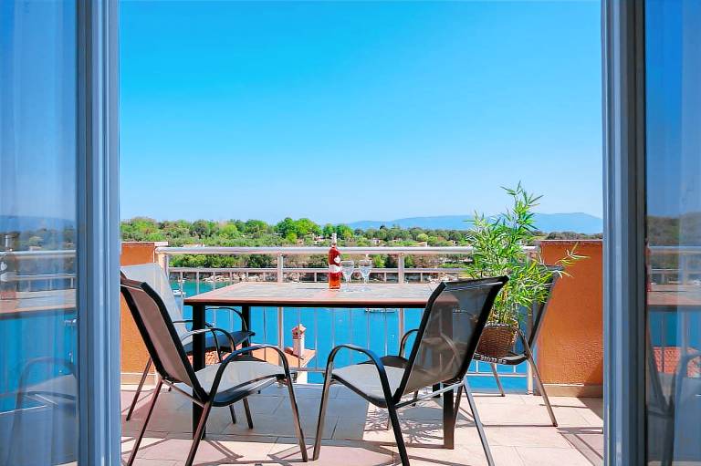 Duplex apartment with ocean view