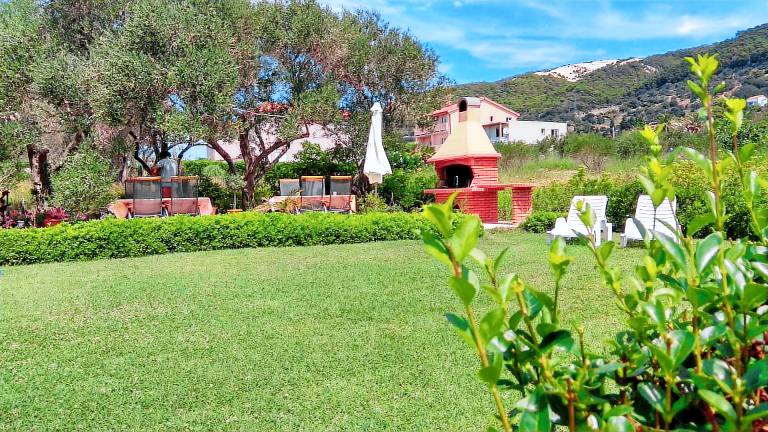 Holiday apartment with yard, grill & terrace — photo 4