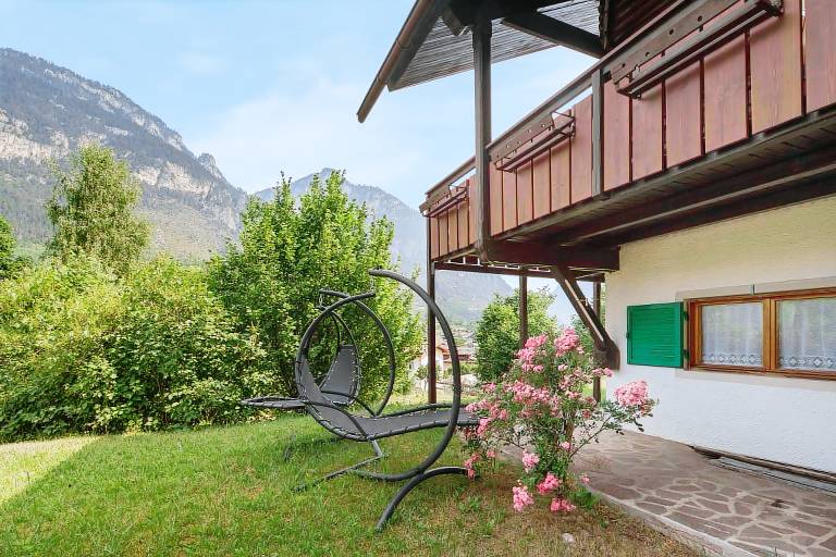 Lodge with barbeque, fast internet & yard | City view | Pets allowed — photo 4