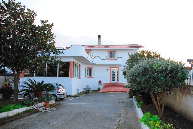 Villa  Furnari