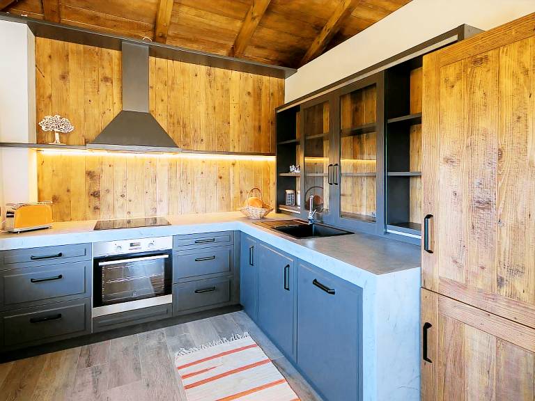 Fully equipped house with sauna, terrace & private pool | Pets allowed — photo 5