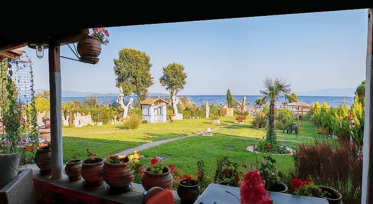 Beautiful villa with barbeque, yard & terrace | Next to the beach | Pets are welcome — photo 2