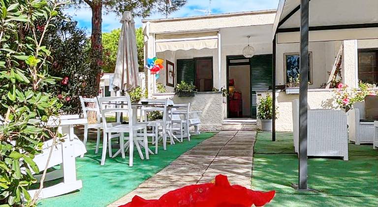 Serviced apartment with terrace & yard in Follonica