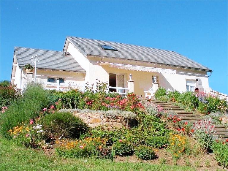 Gite with barbecue, terrace & garden | Mountain view — photo 2